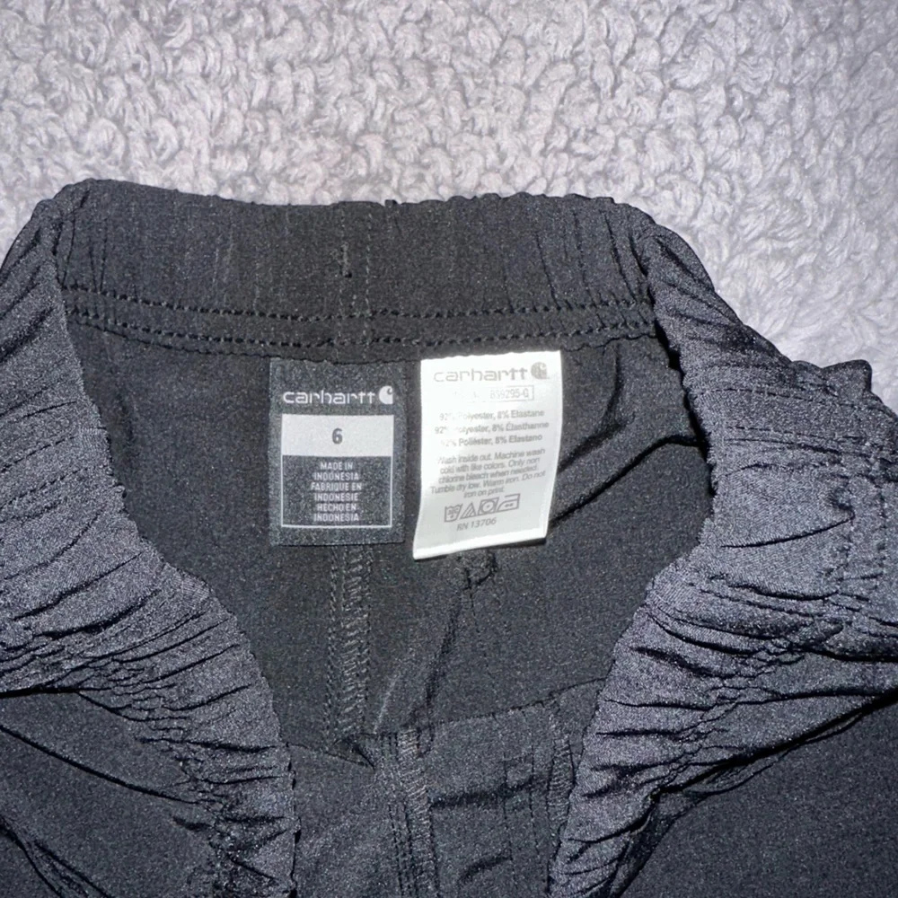Carhartt Girls Black Shorts - Picture 2 of 3